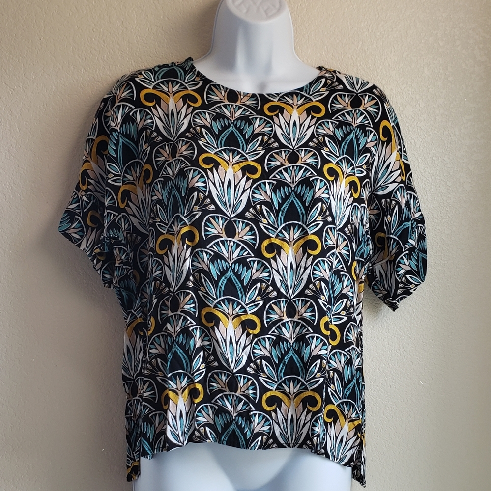 8 tops! Women's Sz Medium EUC